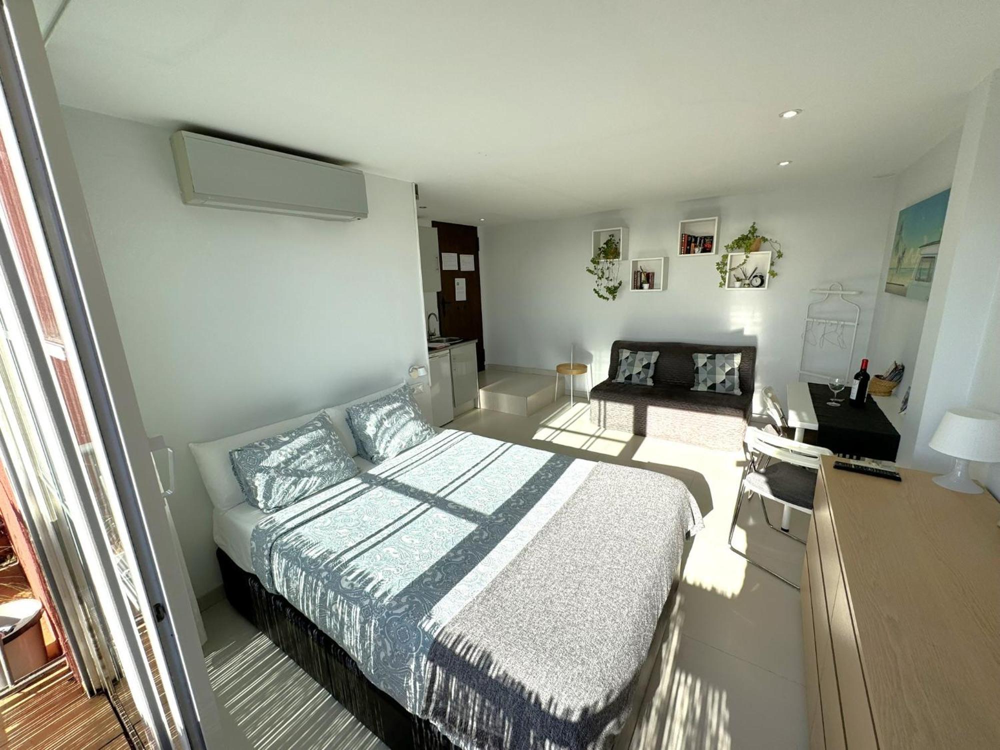 Peaceful With Amazing Sea Views And Free Parking *